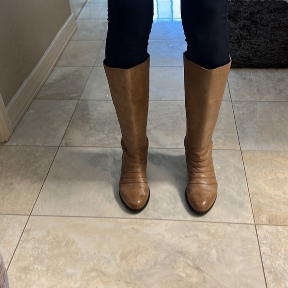 Fringe Taupe below the knee leather boots - Picture 8 of 9